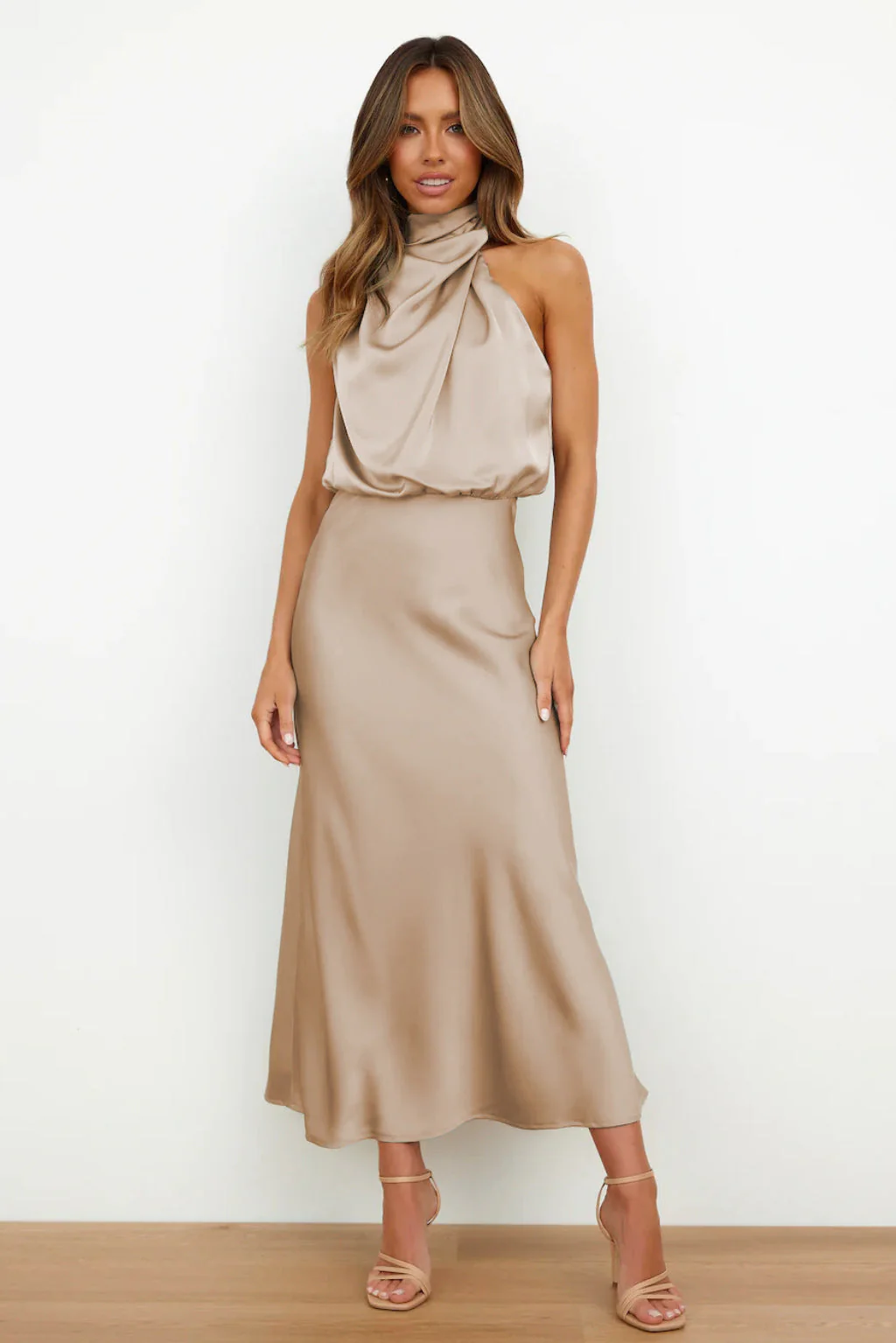 Backless Halter Neck Flowy Maxi Dress - Image 9