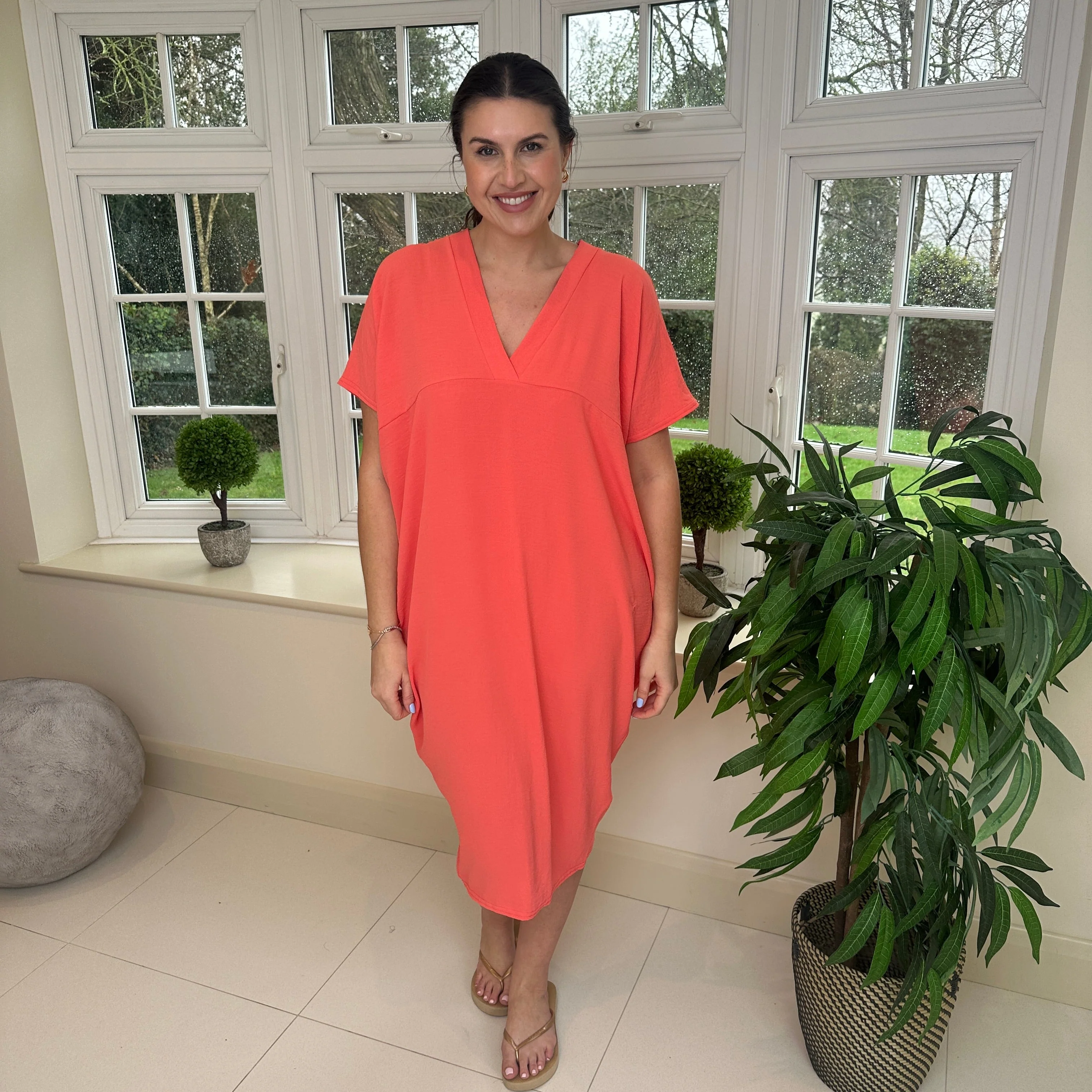 Chic Black Flow Dress with Handy Pockets - Image 25