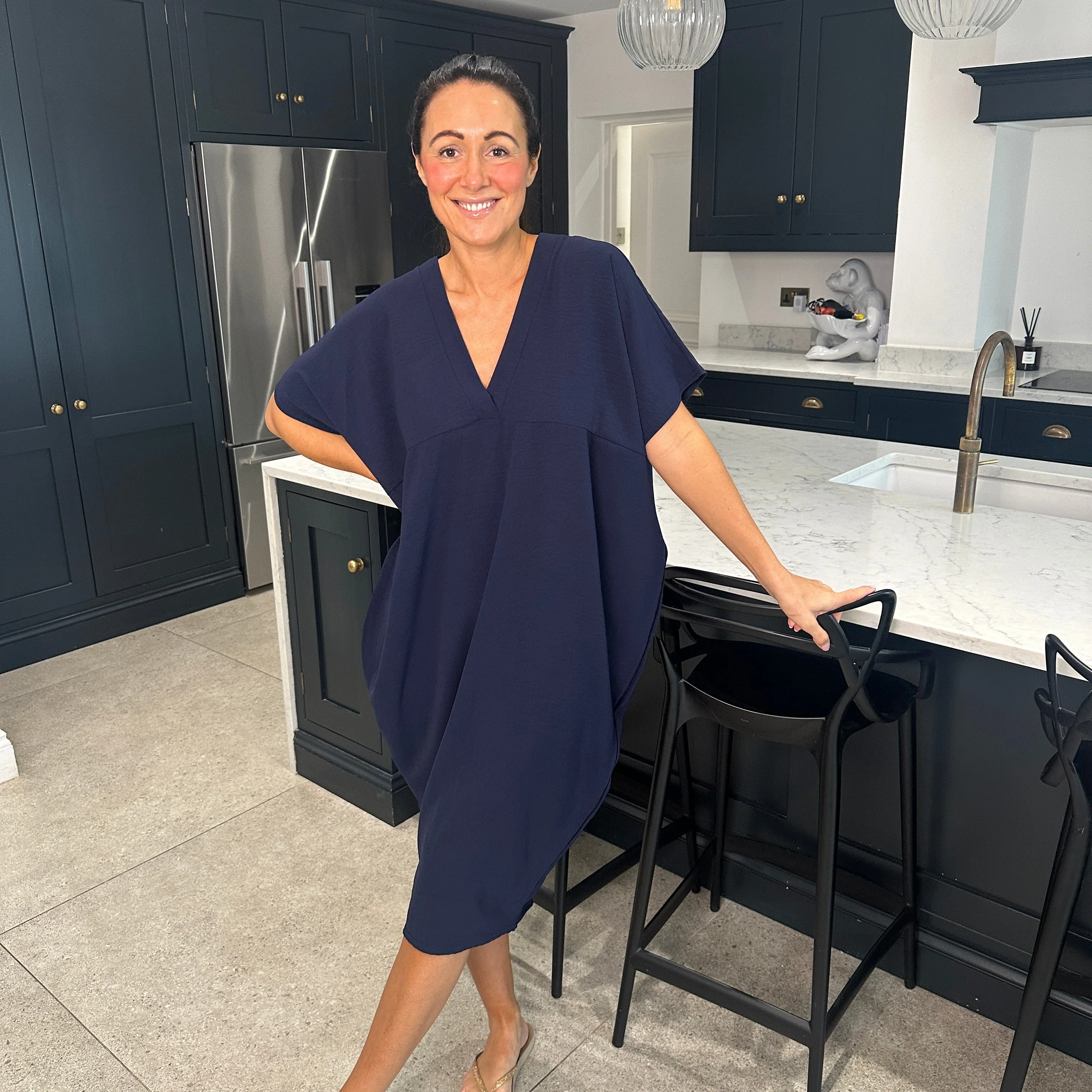 Chic Black Flow Dress with Handy Pockets - Image 30