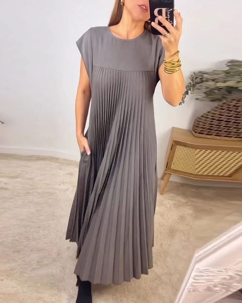 Chic Sleeveless Dress with Flowing Pleats - Image 32