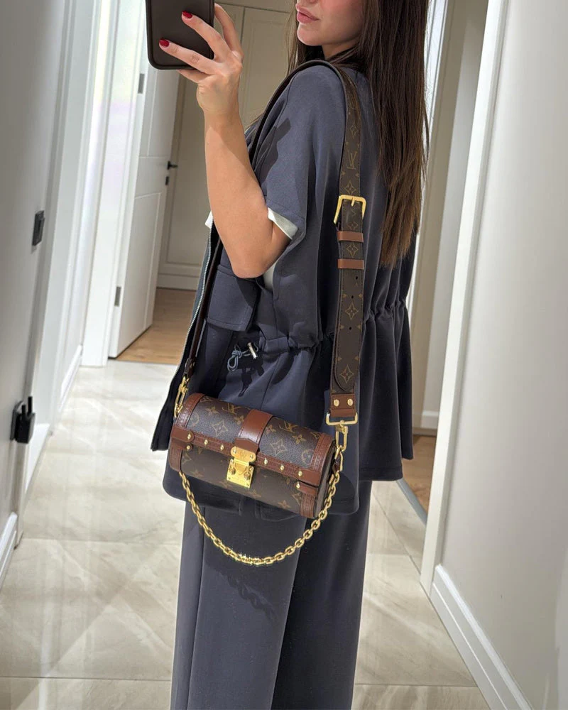 Chic Top and Pants Outfit with Stretch Waist - Image 16