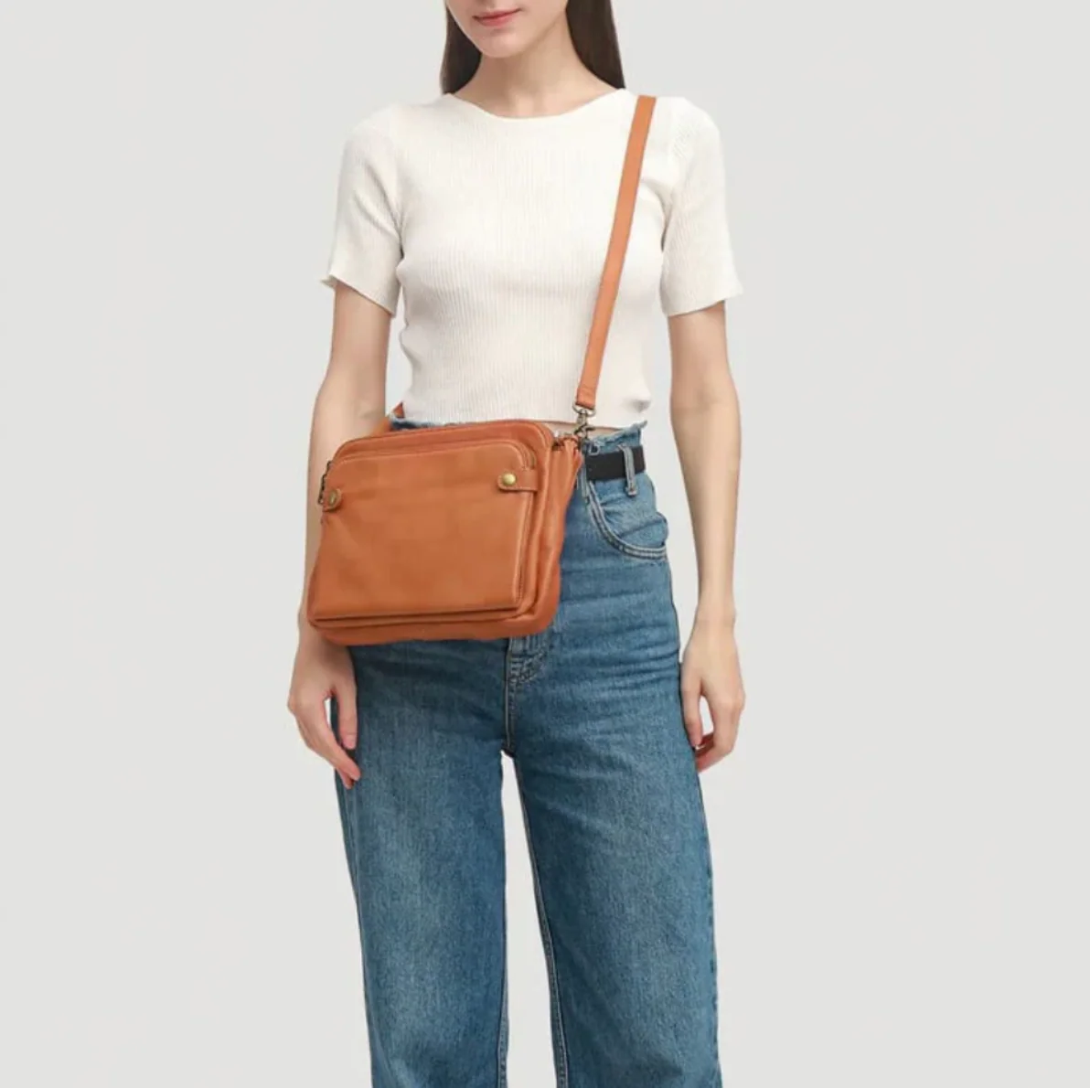 Compact Leather Bag with Clean Design - Image 30
