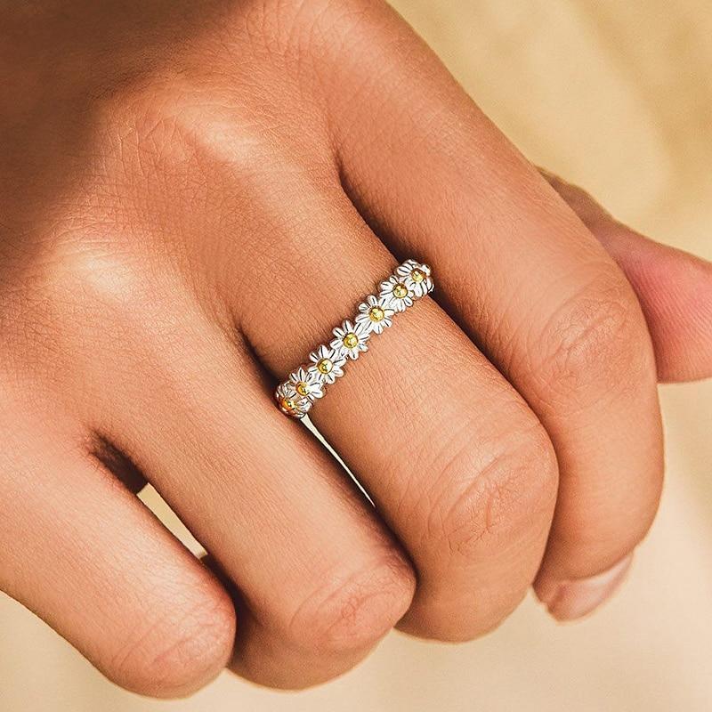 Dainty Adjustable Daisy Flower Ring - Image 9