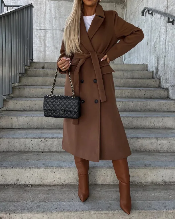 Elegant Double-Breasted Wool Coat - Image 4