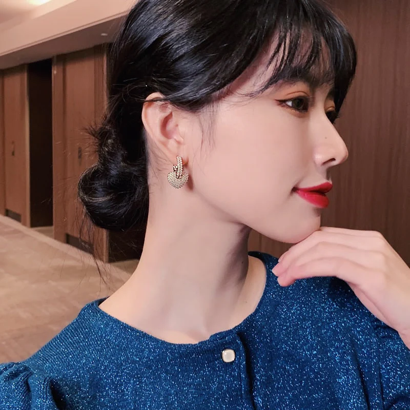 Elegant Heart-Shaped Pearl Earrings - Image 6