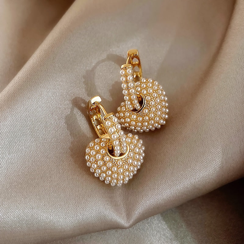 Elegant Heart-Shaped Pearl Earrings - Image 8