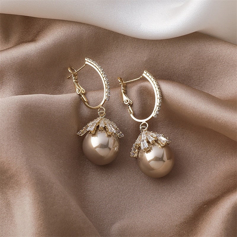 Elegant Malia Pearl Dangle Earrings - Image 2