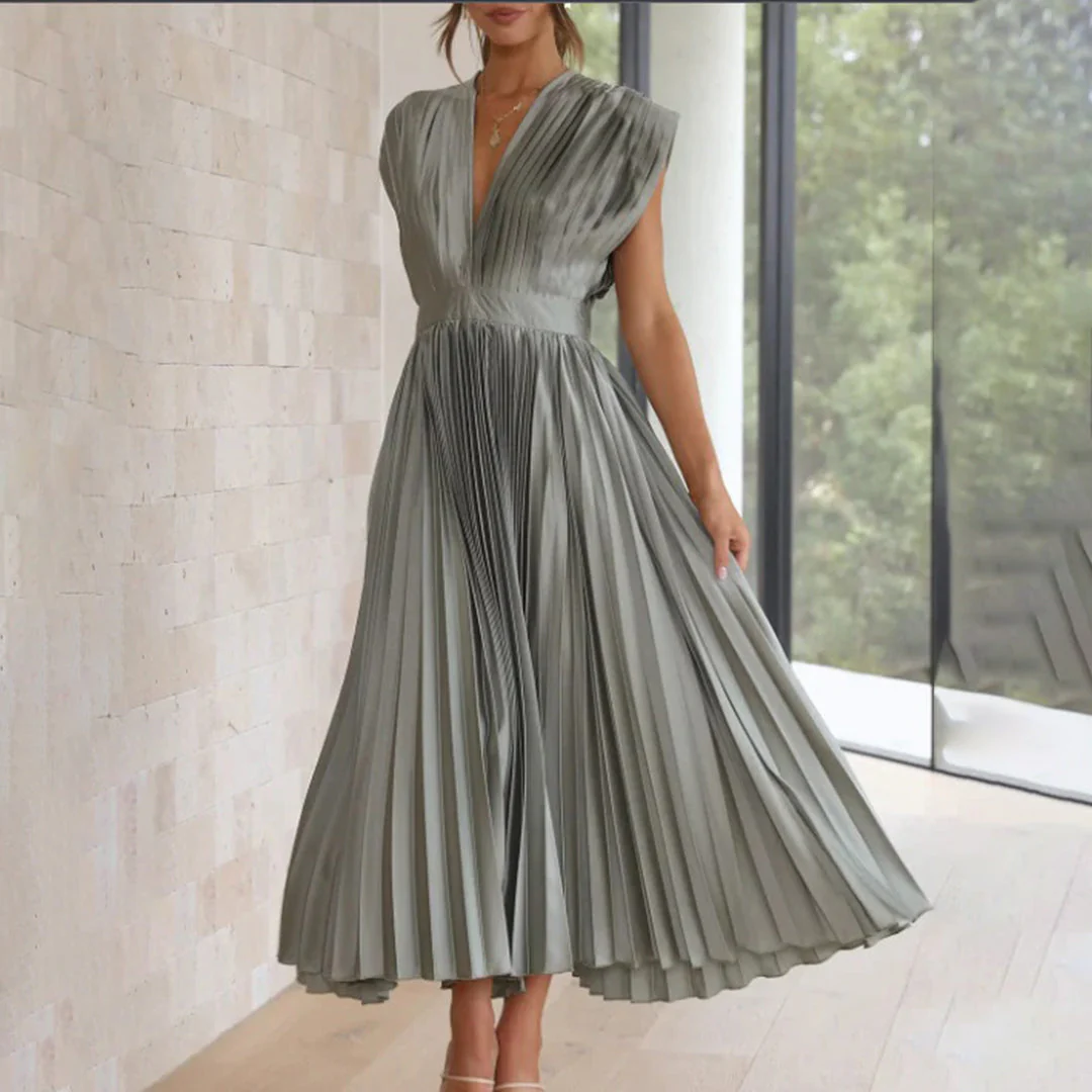 Elegant Maxi Dress With Flair - Image 16