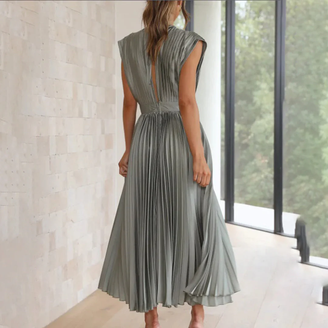 Elegant Maxi Dress With Flair - Image 36