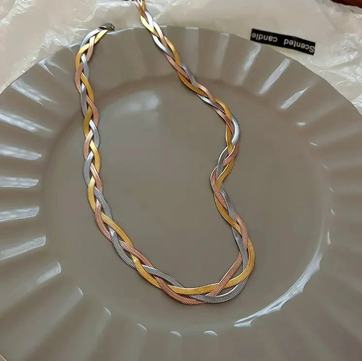 Elegant Necklace Made of Gold and Silver