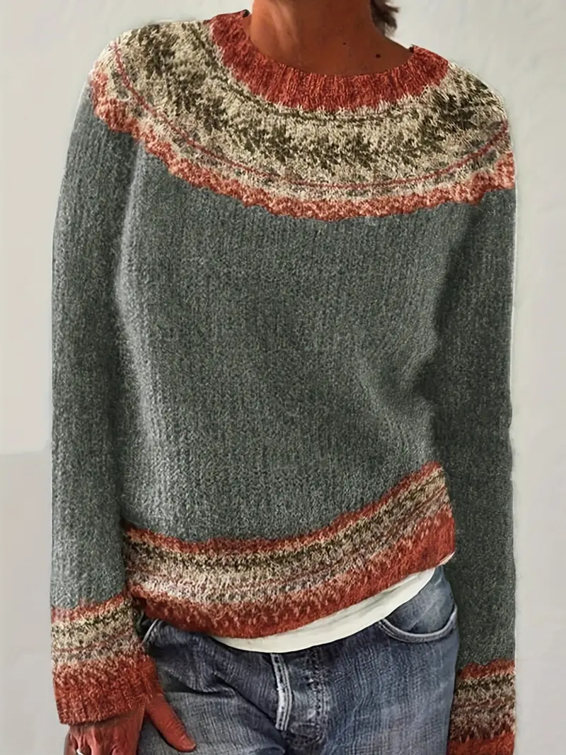 Icelandic Wool Sweater Featuring Lopapeysa Style - Image 2