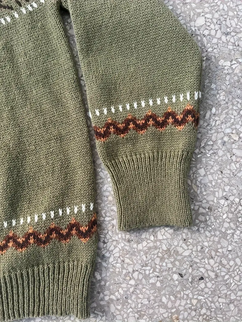 Traditional Icelandic Knit Lopapeysa Sweater - Image 4