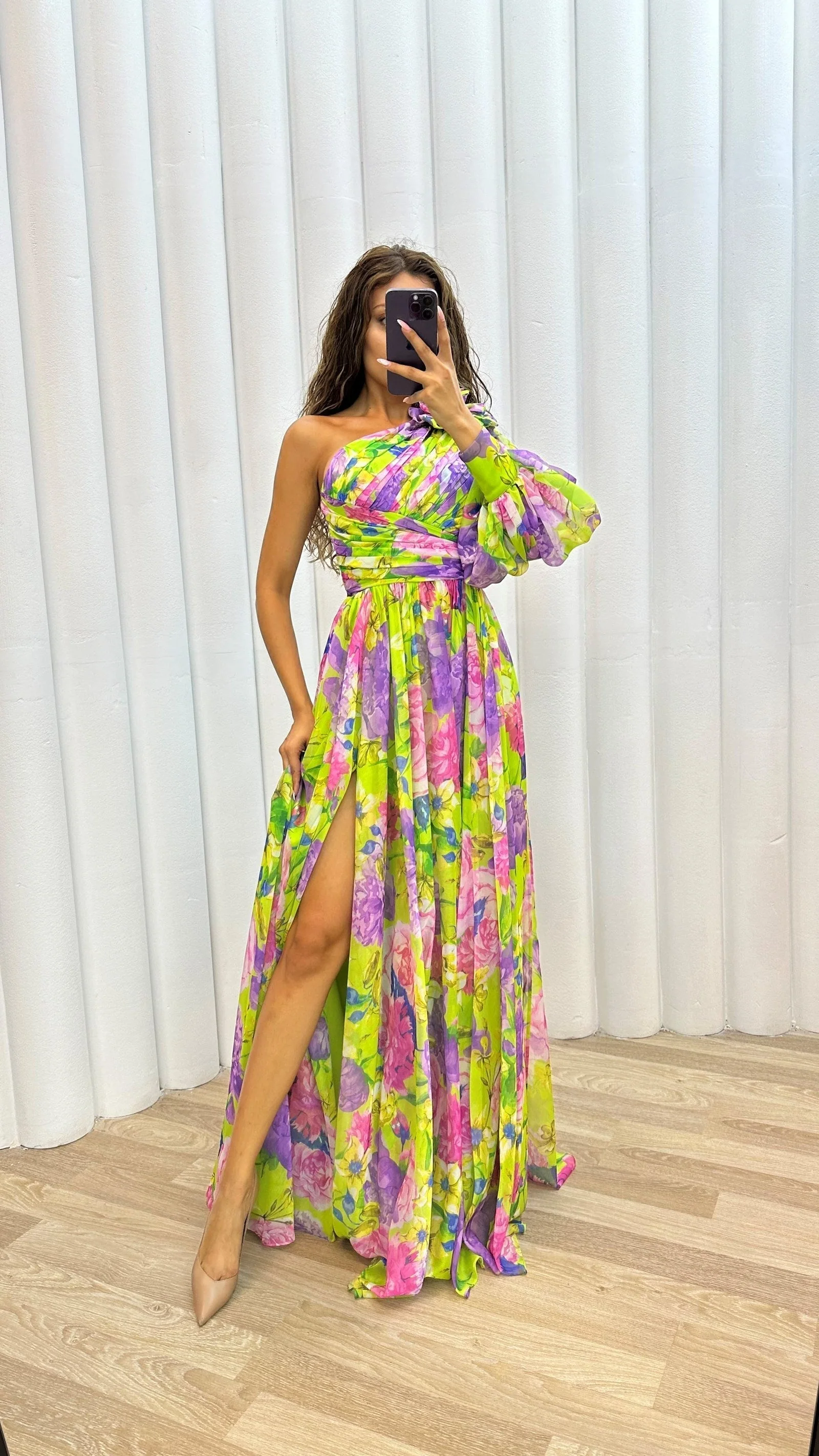 Lightweight Gown With Elegant Drape - Image 11