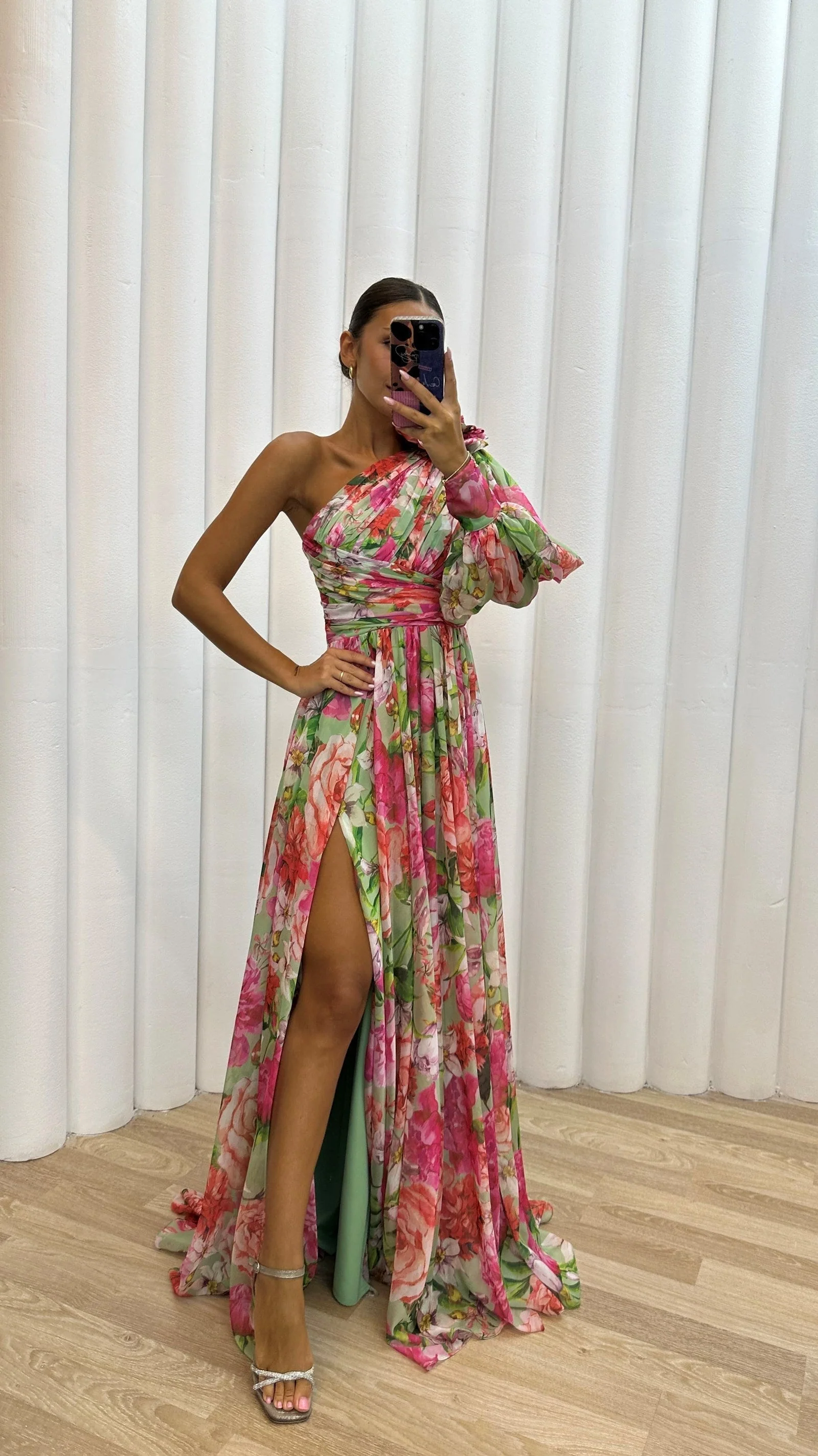 Lightweight Gown With Elegant Drape - Image 12