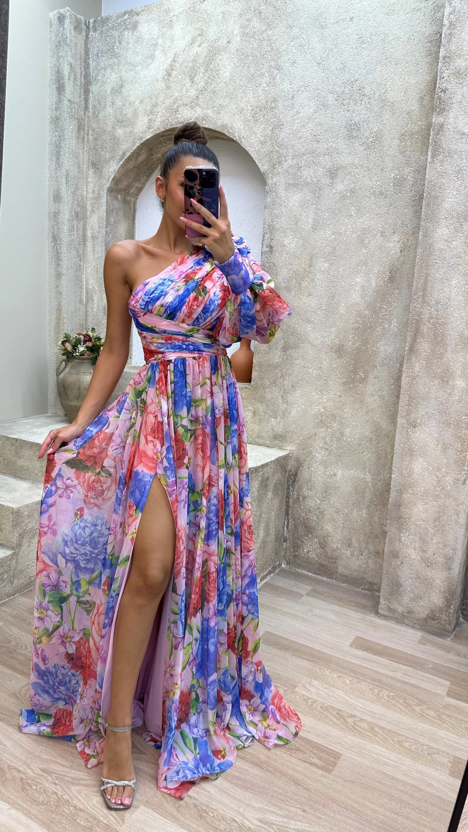 Lightweight Gown With Elegant Drape - Image 13