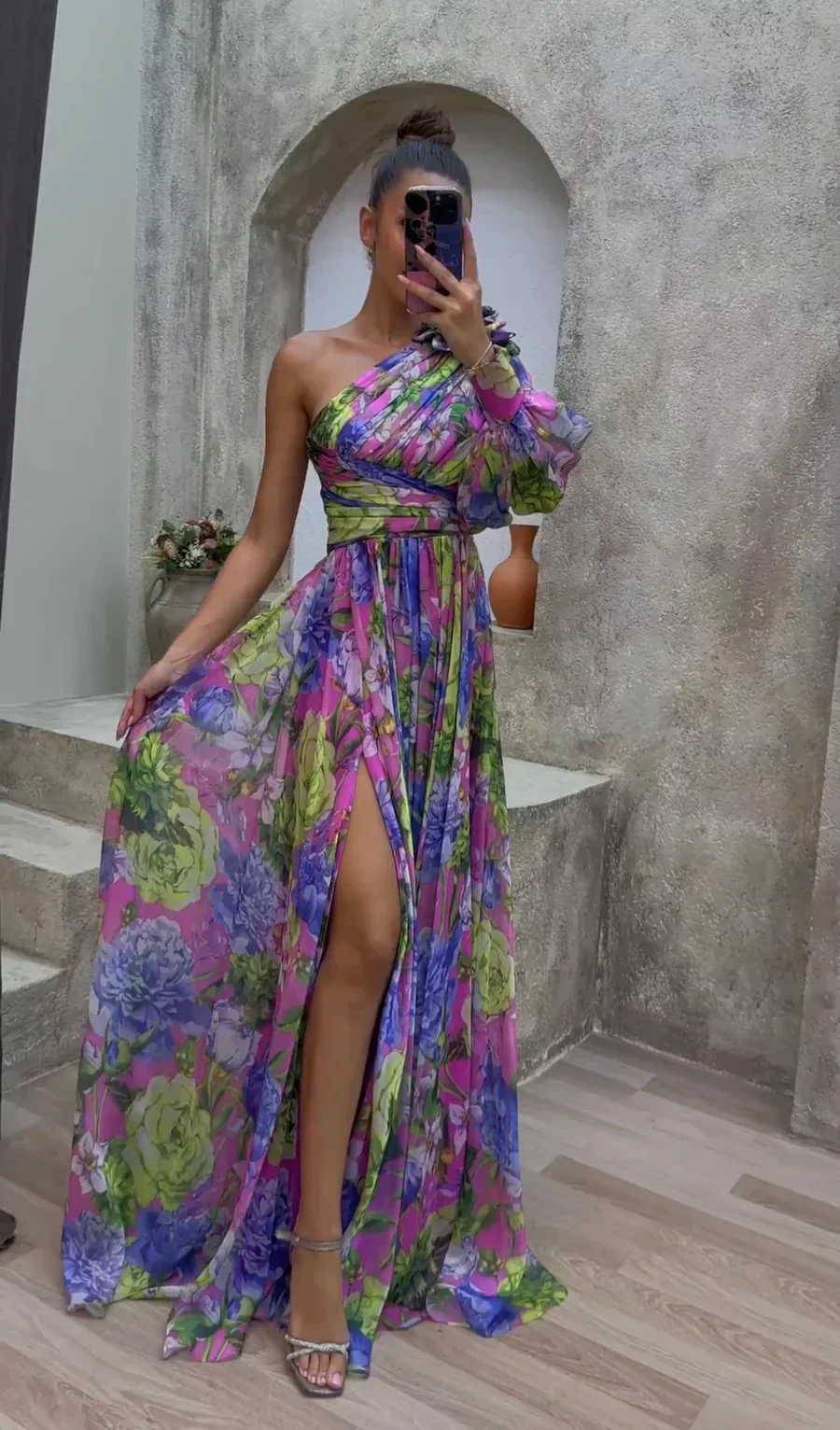Lightweight Gown With Elegant Drape - Image 2
