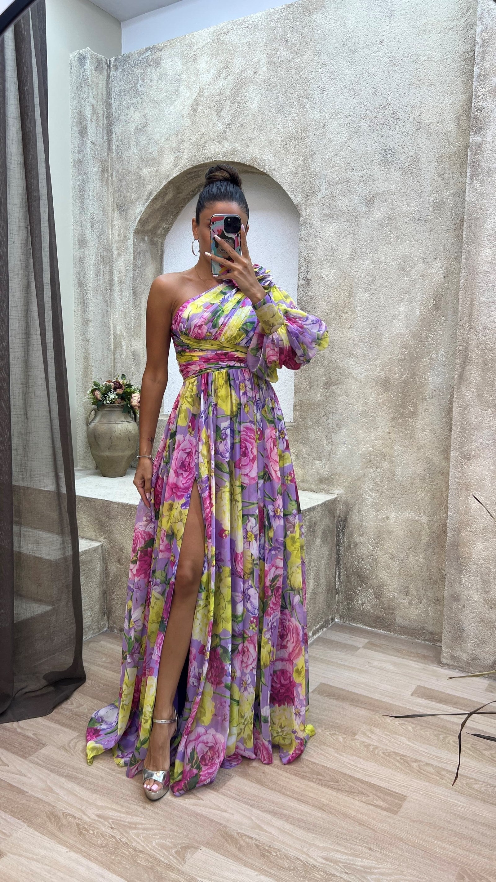 Lightweight Gown With Elegant Drape - Image 3