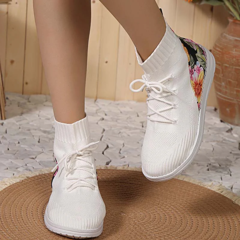 Comfortable mid-high sneakers with floral detail on the heel - Image 7