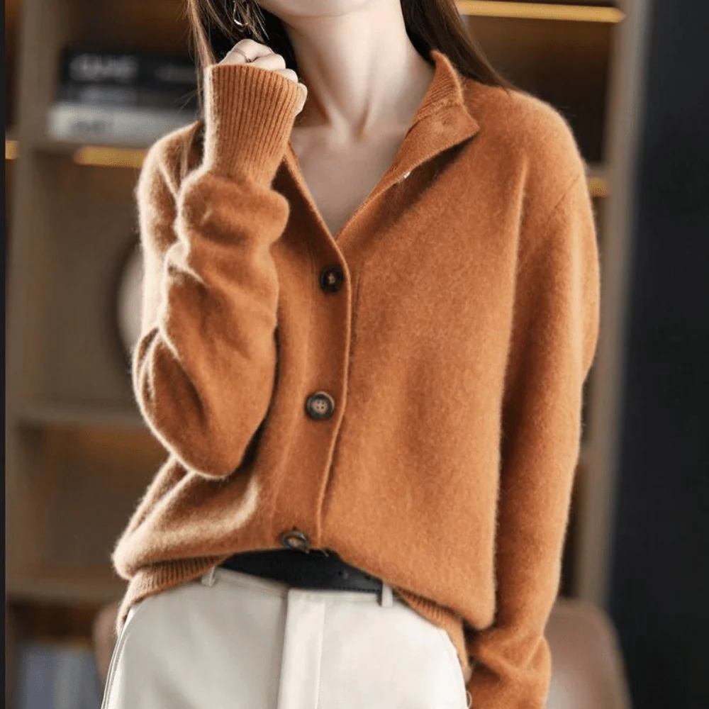 Luxurious Cashmere Knit Cardigan - Image 3