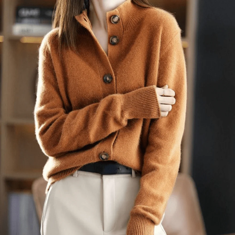 Luxurious Cashmere Knit Cardigan - Image 5
