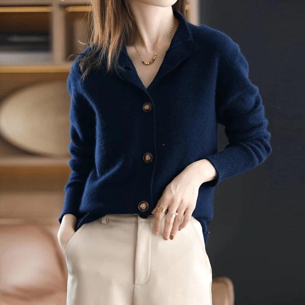 Luxurious Cashmere Knit Cardigan - Image 8