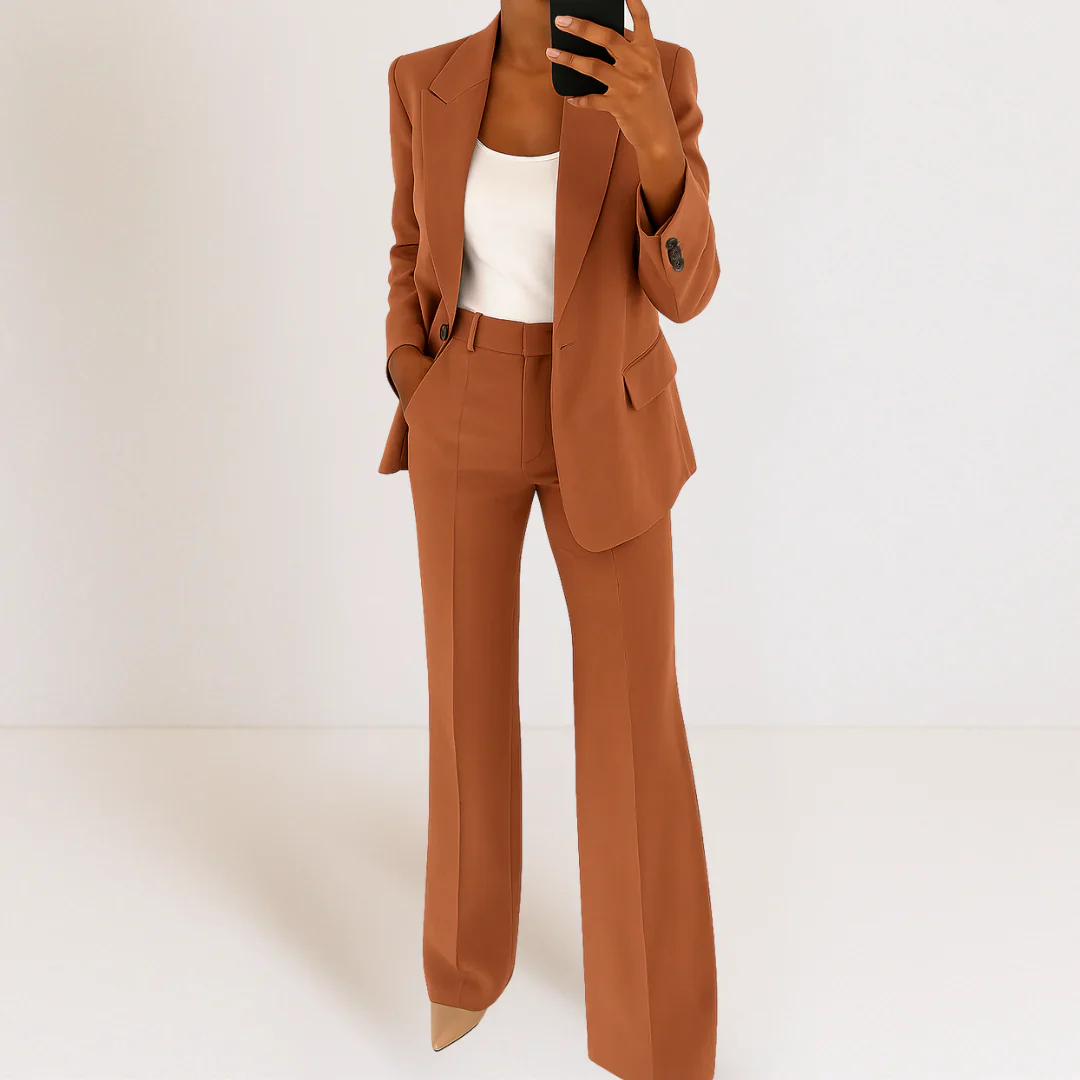 Modern Blazer Outfit with Bold Stripe Trim - Image 16