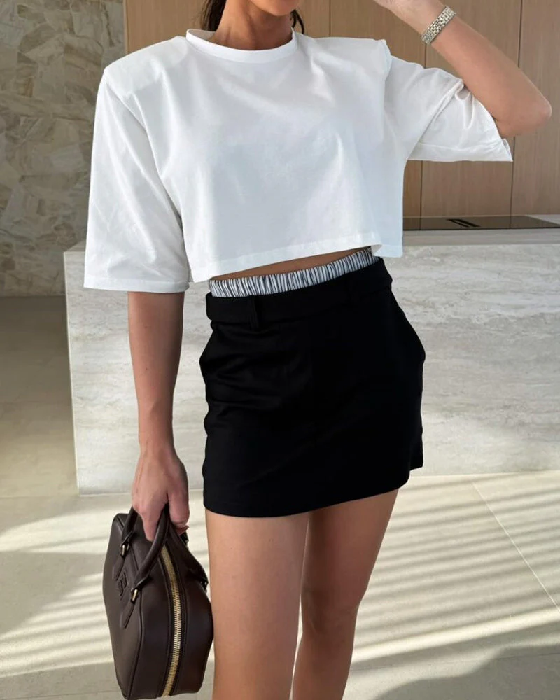 Modern Two-Piece Blazer and Shorts Outfit - Image 38