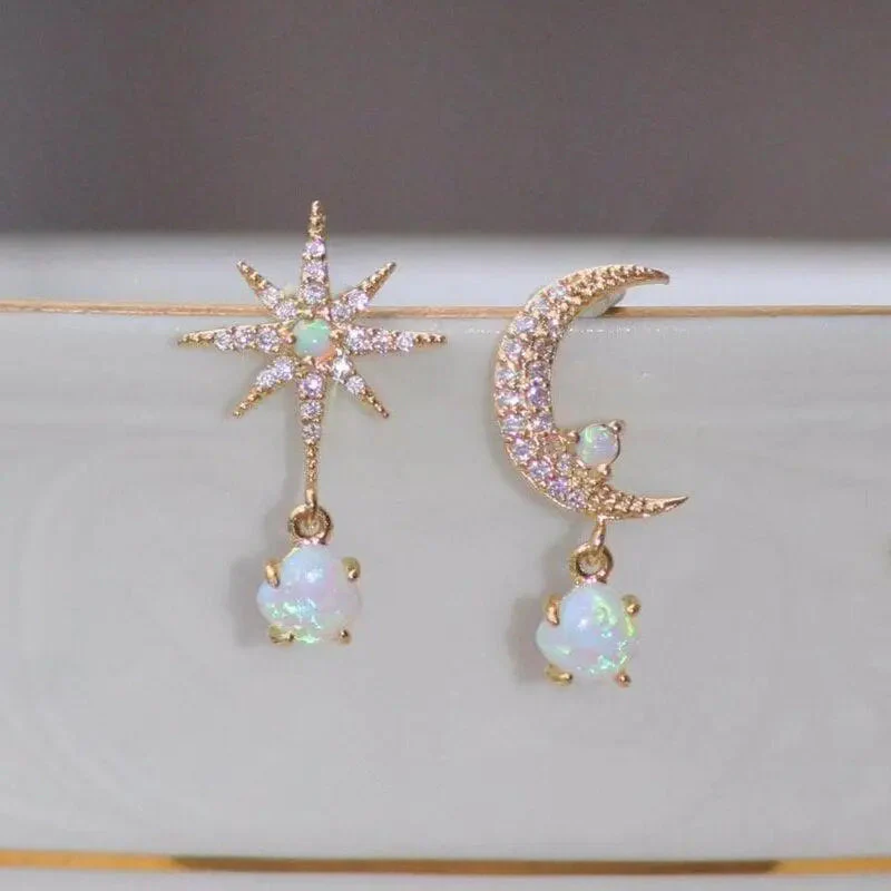 Moon and Star Earrings made of Gold and Opal - Image 11
