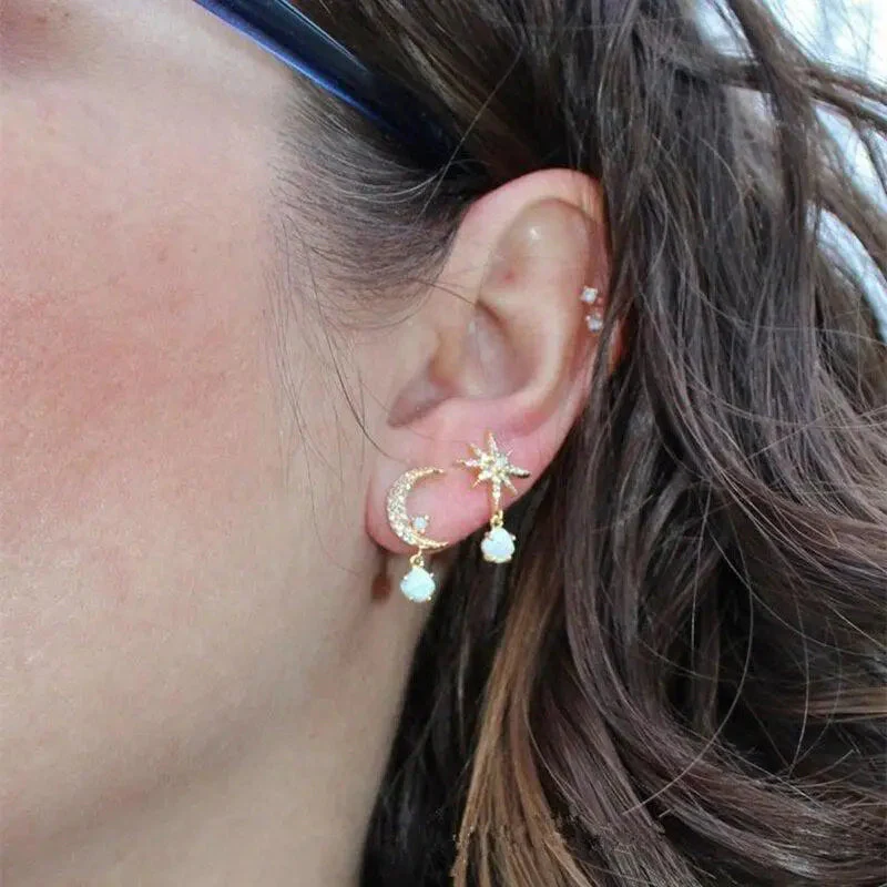 Moon and Star Earrings made of Gold and Opal - Image 5