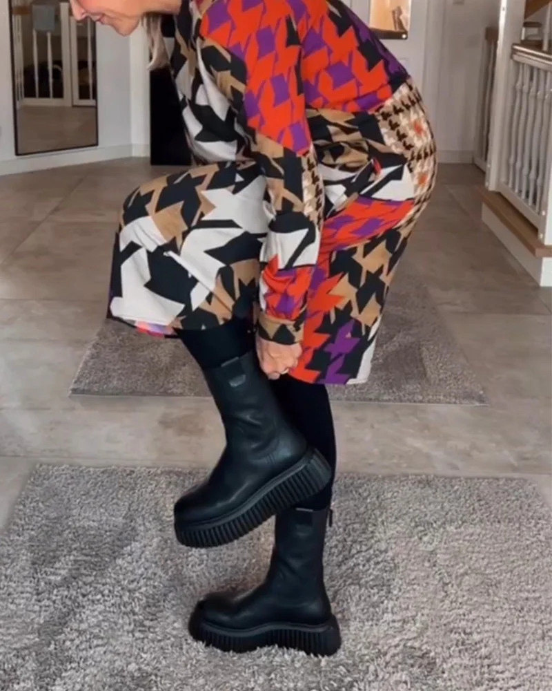 Printed v-neck long sleeve dress - Image 7