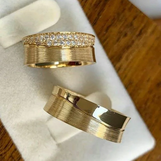Retro Gold Gemstone Ring - Image 2