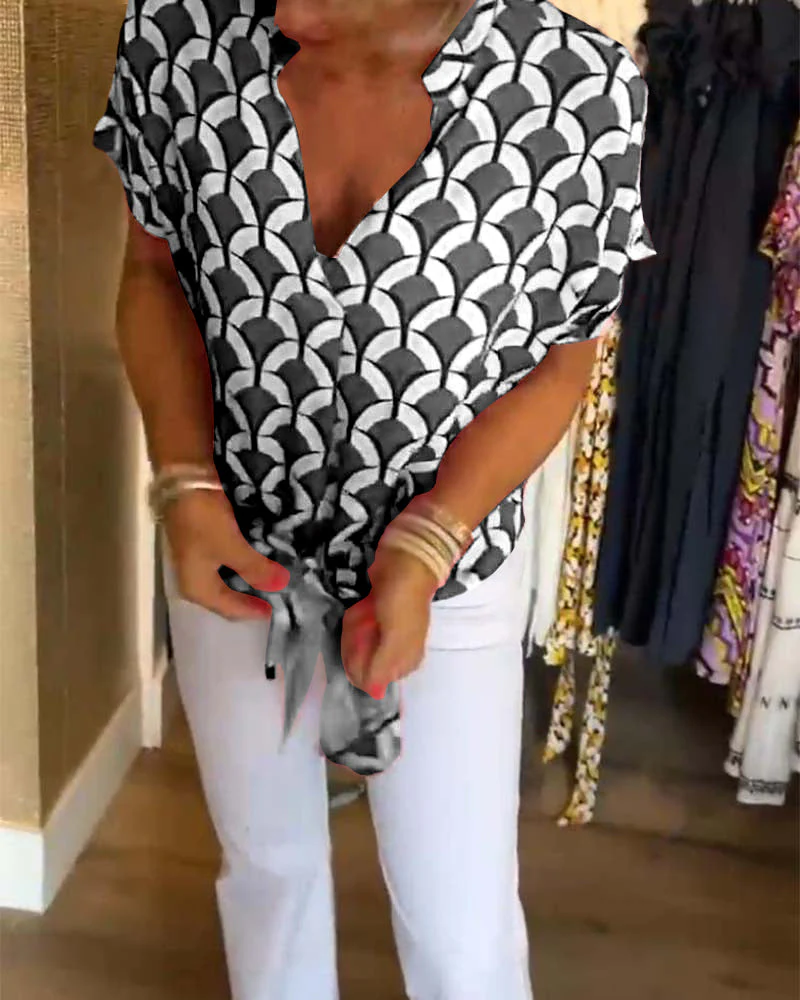 Short-sleeved V-neck printed casual top - Image 33
