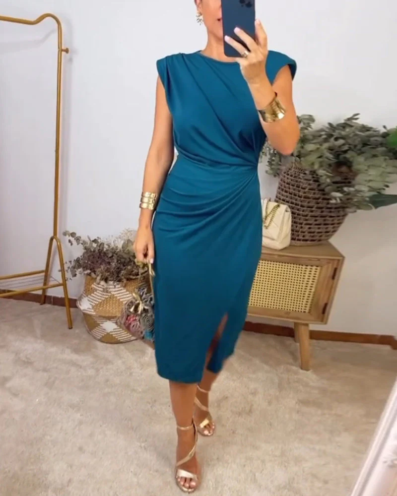 Sleeveless pleated slit solid color dress - Image 6