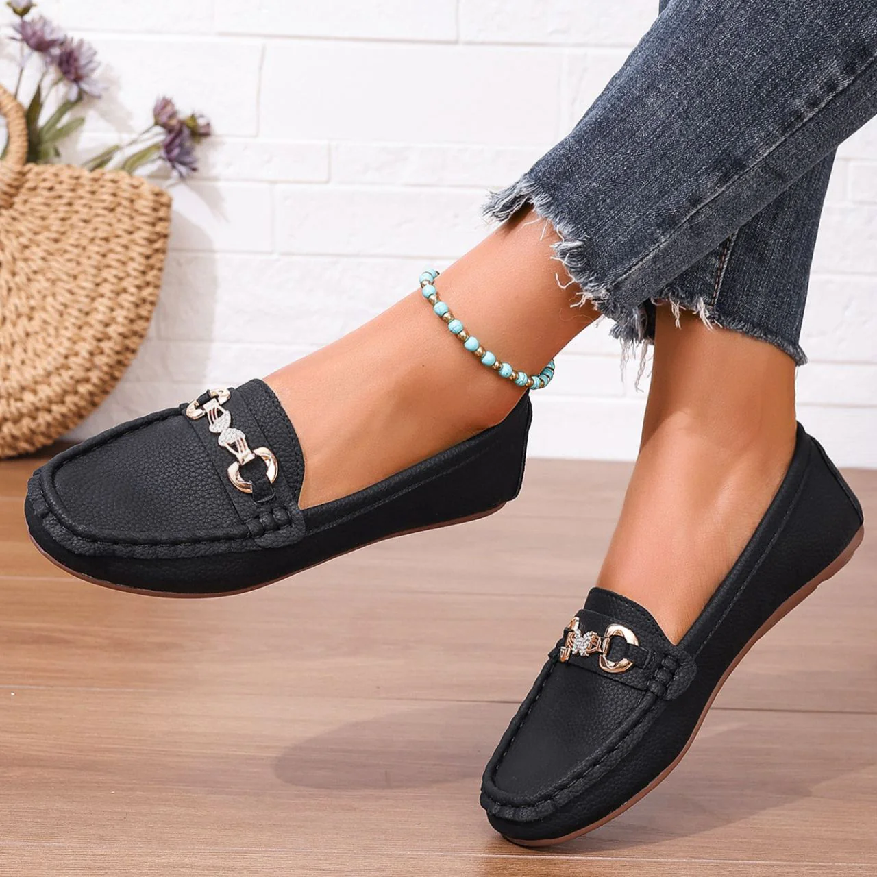 Stylish And Simple Flat Shoes - Image 4