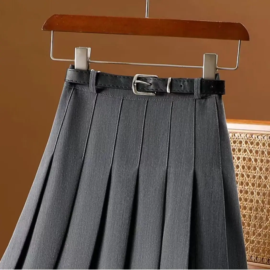 Stylish Belted Pleated Midi Skirt - Image 3