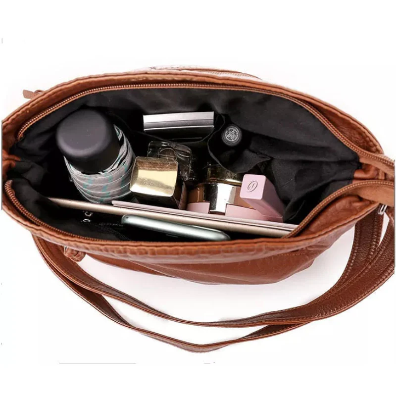Stylish Leather Shoulder Bag with Modern Design - Image 11