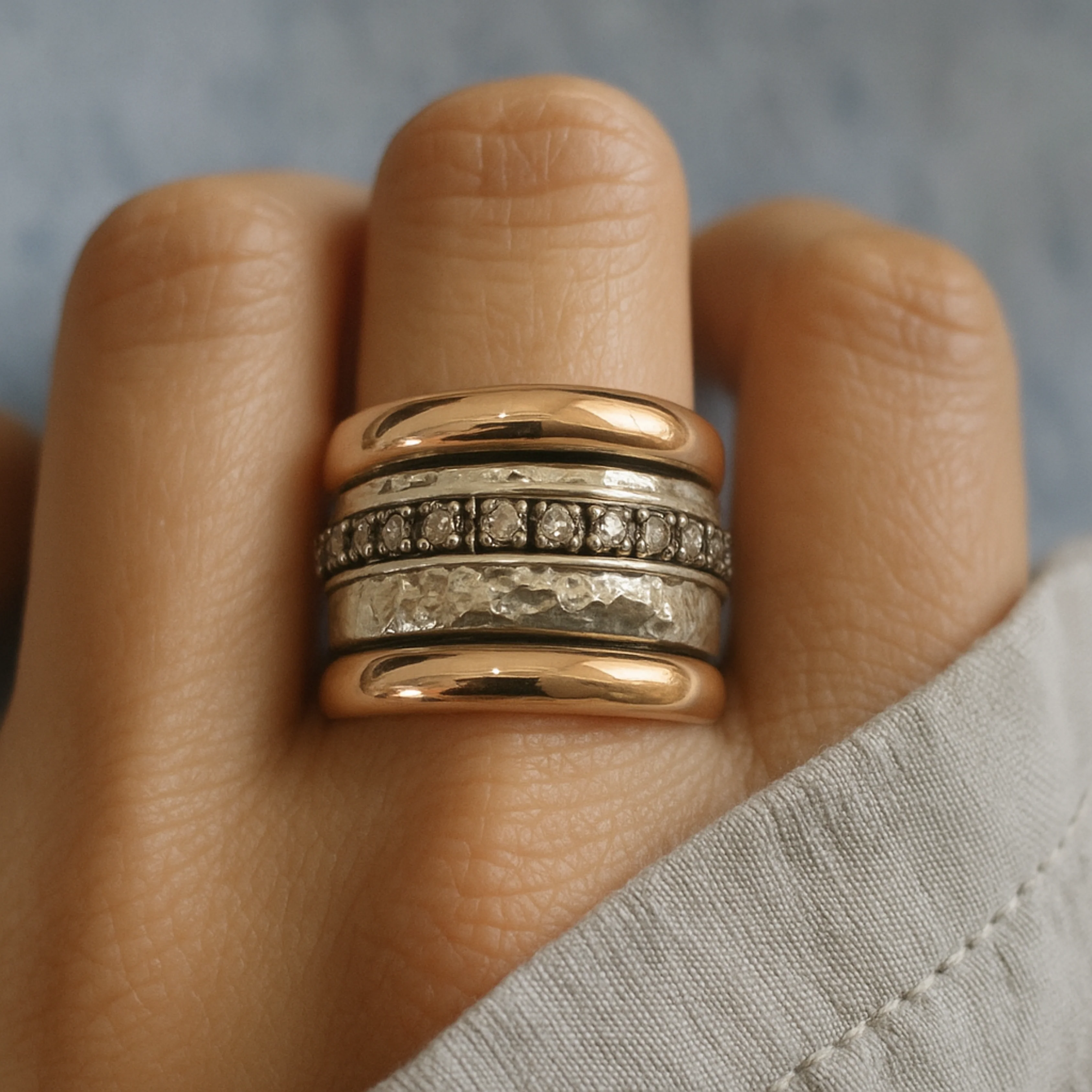 Thick Vintage Ring in Gold and Silver - Image 3