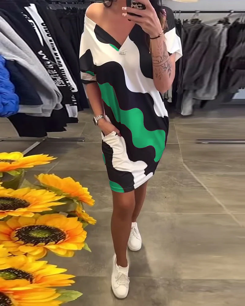 V-Neck Wave Print Dress - Image 5