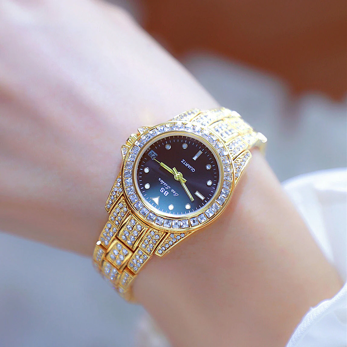 Women’s Luxury Watch With Date Display - Image 2